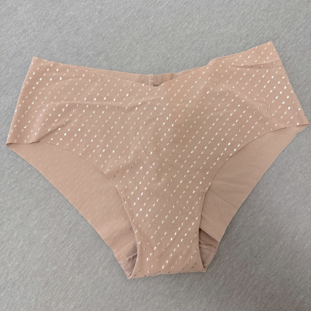 Victoria’s Secret No-show Seamless Nude Hiphugger/Hipster Panty Underwear